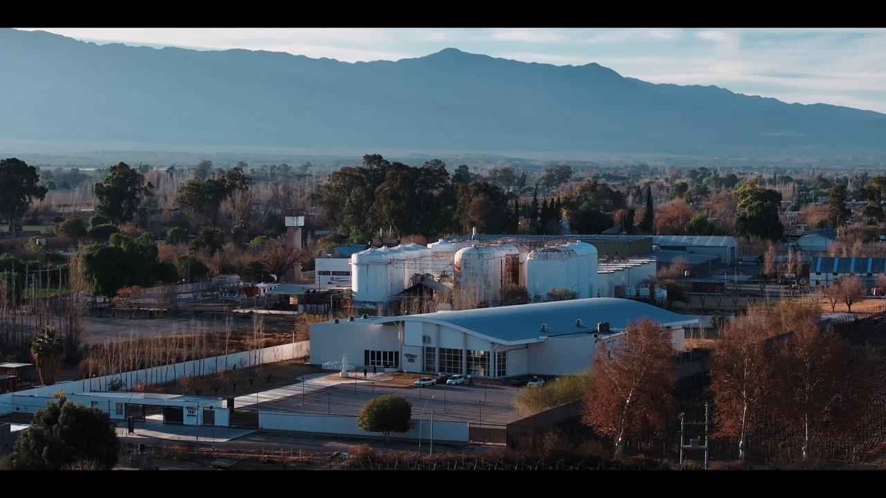 e064a053-c4b4-45d2-9215-0b6f0122693a